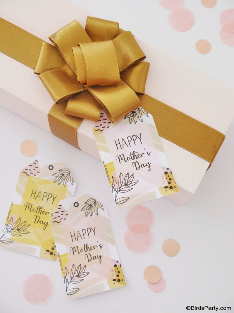 FREE Printable Mother's Day Boho Gift Tags  - pretty, line art inspired, abstract art gift tags for adding to any packaging, plus other ideas for mom!