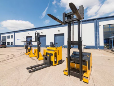A Power Stacker and Also A Pallet Truck - The Difference In Between Of Them