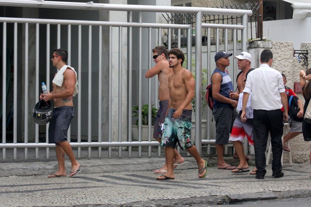 Caio Castro passeia por Ipanema