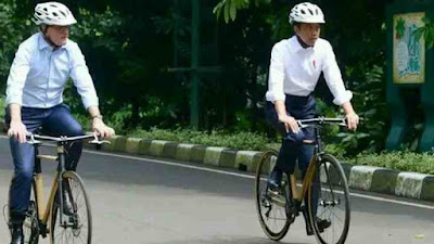 Presiden Jokowi Bersepeda Bersama Perdana Menteri (PM) Australia Anthony Albanese di Istana Bogor