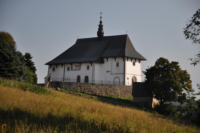 Romański kościół z przełomu XI i XII wieku w Tropiu