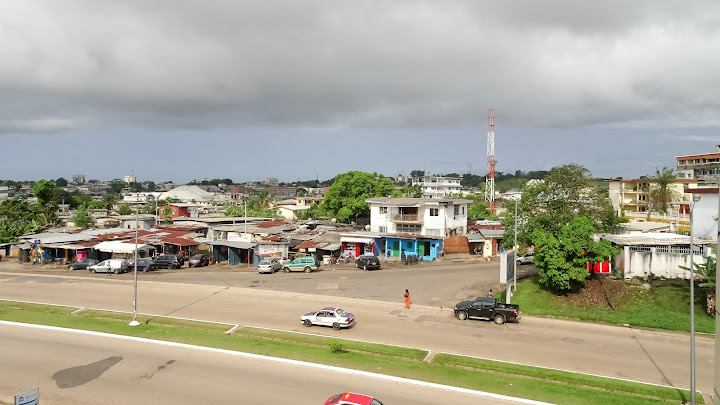 The long Boulevard Triomphal is the main street within Libreville