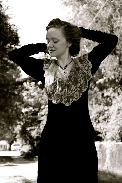 Flashback Summer: Big Hair and Velvet Sleeves - 1910s World War 1 WWI photoshoot