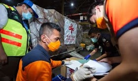 Paket Bantuan Medis dari China untuk Perangi Corona COVID-19 Tiba di Jakarta
