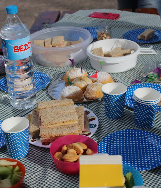 mesa handmade y picnic casero