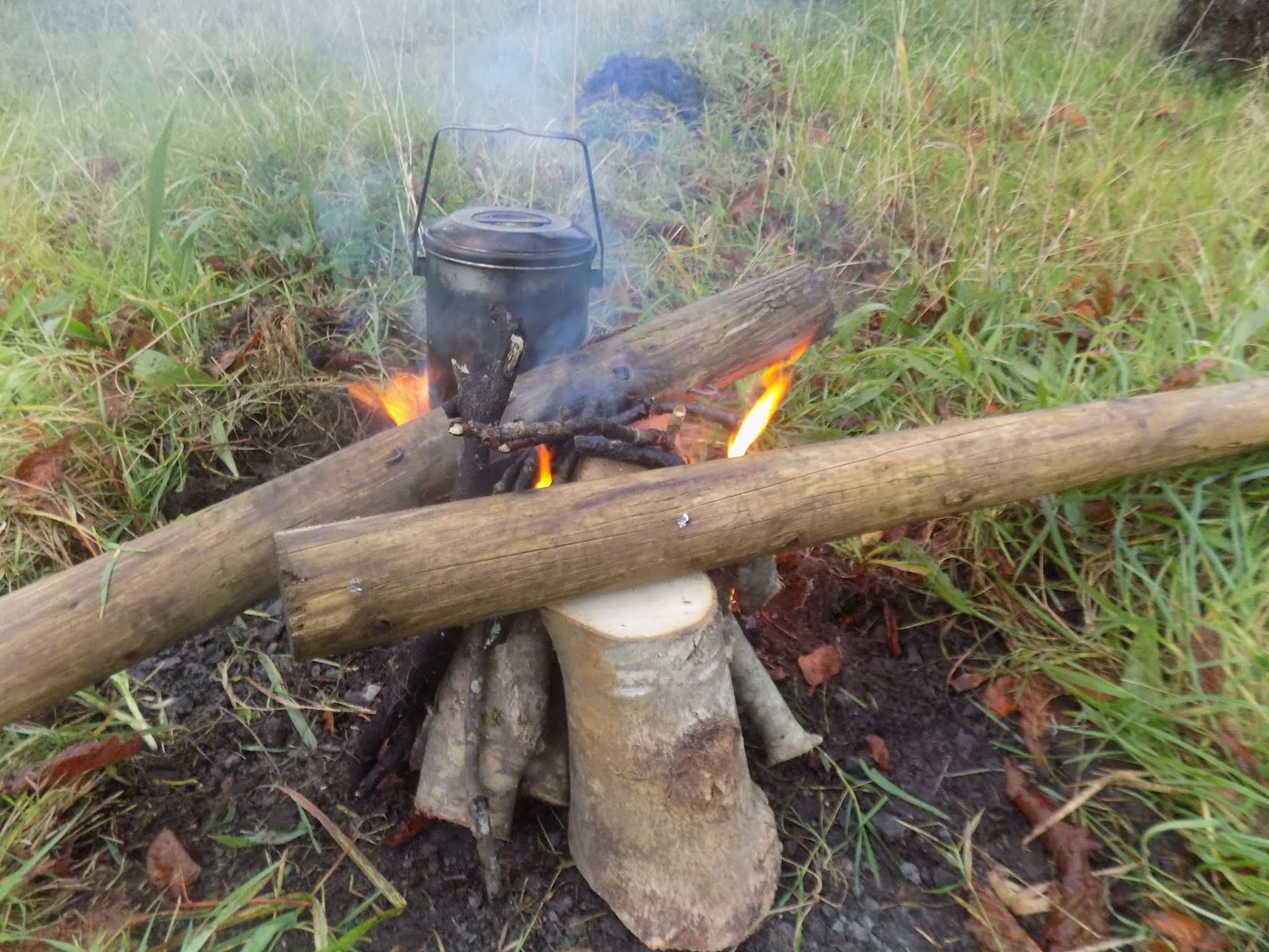 Outdoors Ireland: Simple Wilderness/Bushcraft Fire Setup