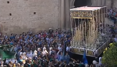 VÍDEO: TUNA UNIVERSITARIA CANTA A LA VIRGEN.