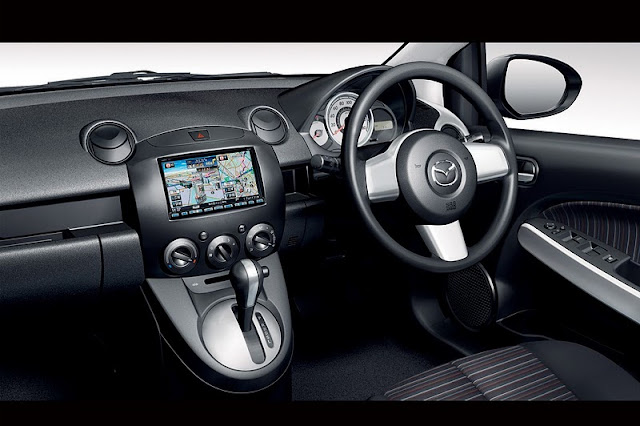 [2012 Mazda Demio EV pictures]