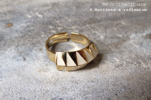 Bague blanche nouvelle collection Médecine Douce