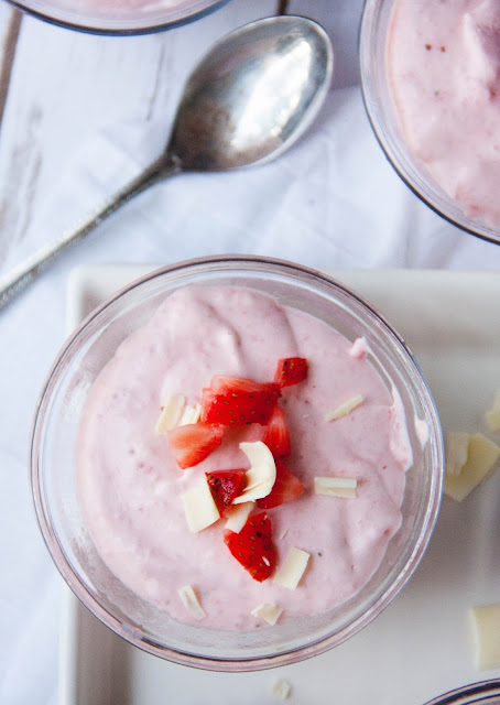  Easy Strawberry Mousse