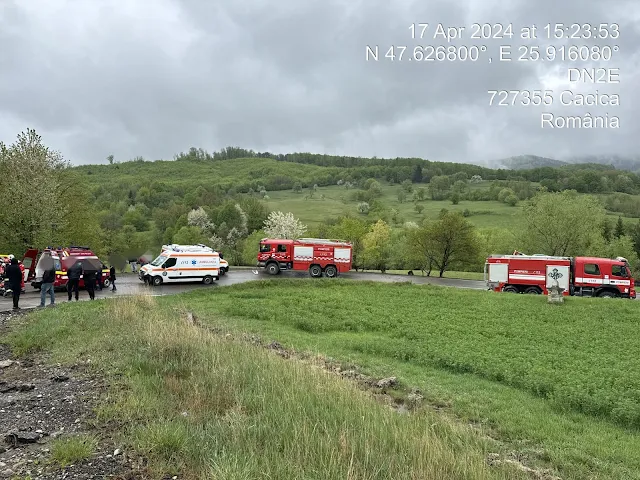 Accident pe serpentinele de la Vârfu Dealului. Trei adulți și doi copii au fost răniți