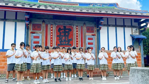 ▲彰化縣永靖國中暑期直笛表演快閃活動，前往成美文化園演出，要讓來訪永靖的遊客，也能感受永靖在地學子們的多元表現。（記者林明佑翻攝）