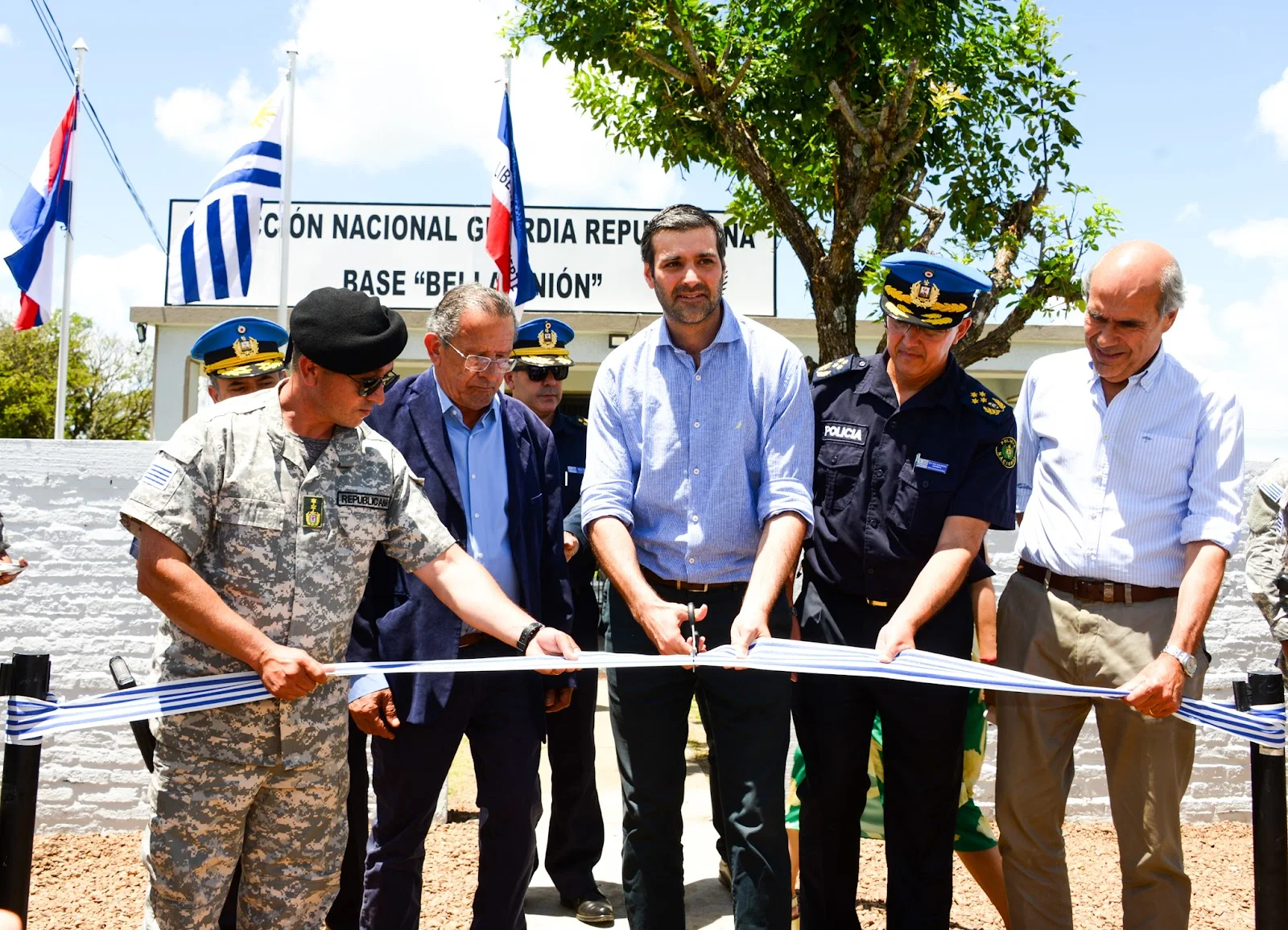 Ministro del Interior inauguró nuevas dependencias policiales en Artigas y Salto