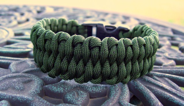 Stormdrane's Blog: 'Dragon's Tongue' paracord bracelet