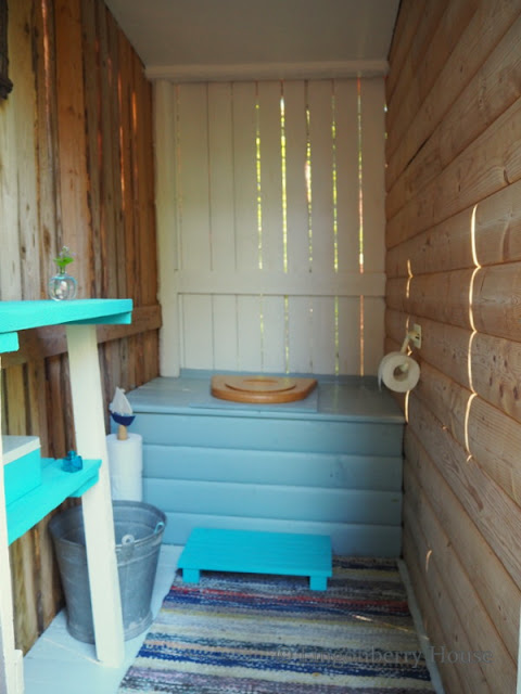 lingonberryhouse, summer cottage, loo, toilet, mökin vessa, pikkula