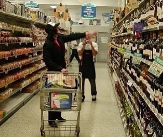 Fotografías de Michael Jackson comprando en un supermercado