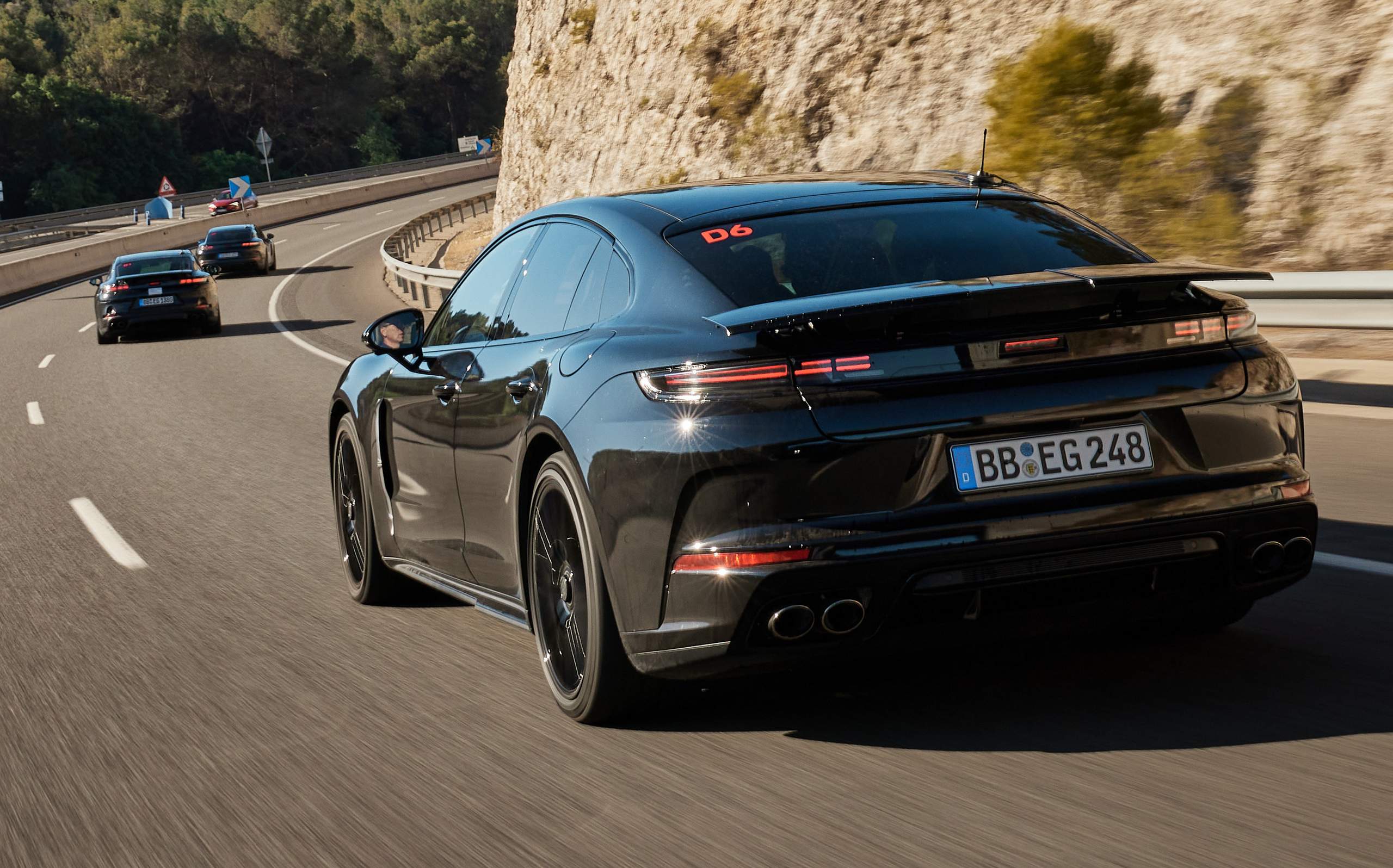 Novo Porsche Panamera 2024 em testes para lançamento em novembro