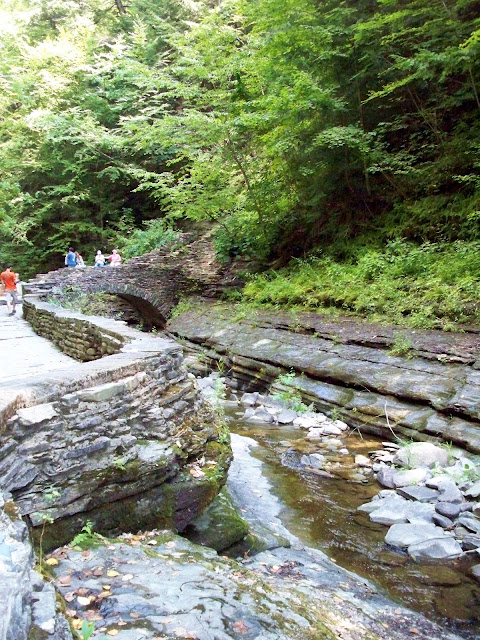 A little stone bridge