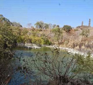 Pond at AsirGarh Fort 