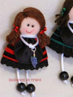 Broches mini-muñecas riojanitas