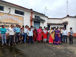 अध्यापक संवर्ग की मांगो के संबंध में मेघनगर विकास खंड अधिकारी के नाम ज्ञापन