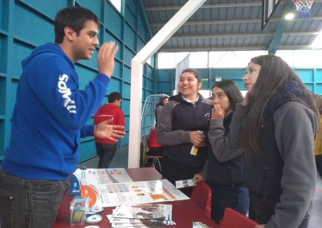 ULagos realizó Feria Vocacional en Instituto Comercial de Osorno