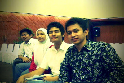 Tim ERP 2012, SMAN 3 Jkt: Salman, Fitriya, Ilham.