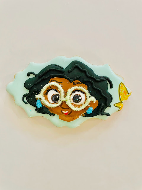 Disney movies cookies,encanto cookies,Encanto birthday party,encanto cookie decorating ideas,Mirabel cookies,encanto decorated cookies,Encanto Mirabel Cookie,encanto,The cookie couture,Encanto cake,