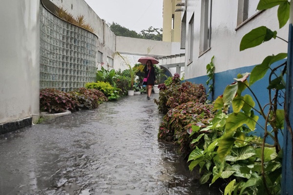 Campos com pontos de alagamentos após forte chuva