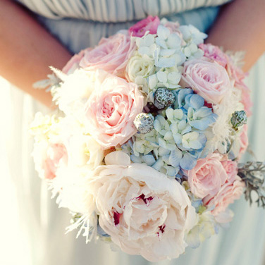 With a backdrop of white snow a winter wedding is the perfect opportunity 