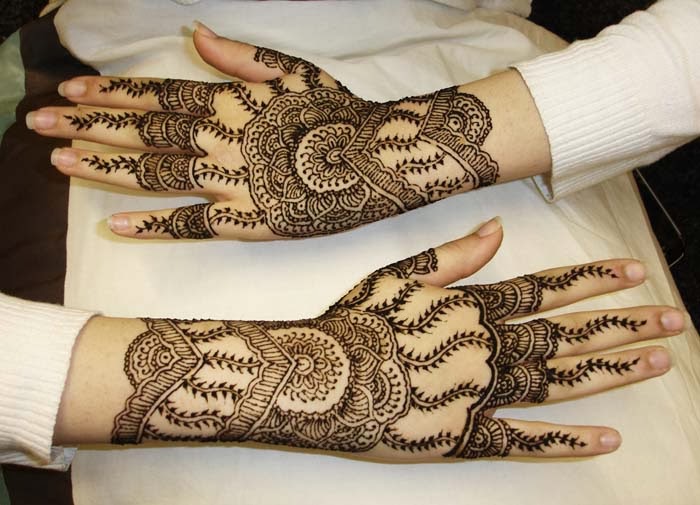 http://funkidos.com/fashion-style/beautiful-mehndi-designs-22-pictures