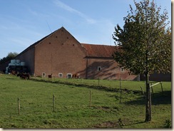Opheers, Opheersstraat 111: hoeve "de Naveau". Er heeft blijkbaar een gebouw tegen deze gevel bestaan