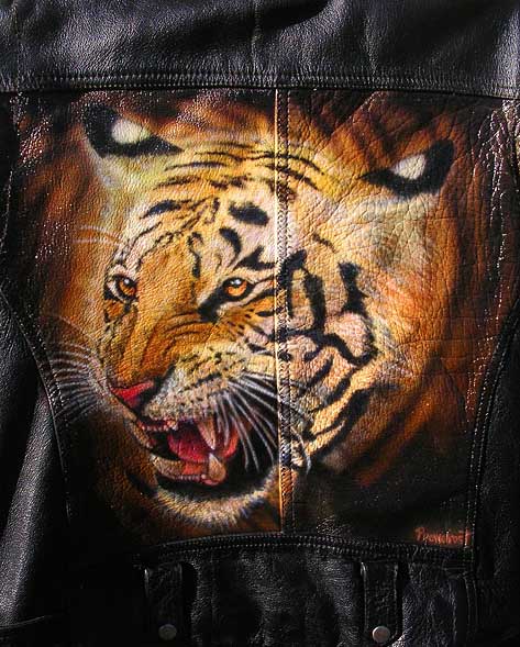 Tiger head airbrushed on a