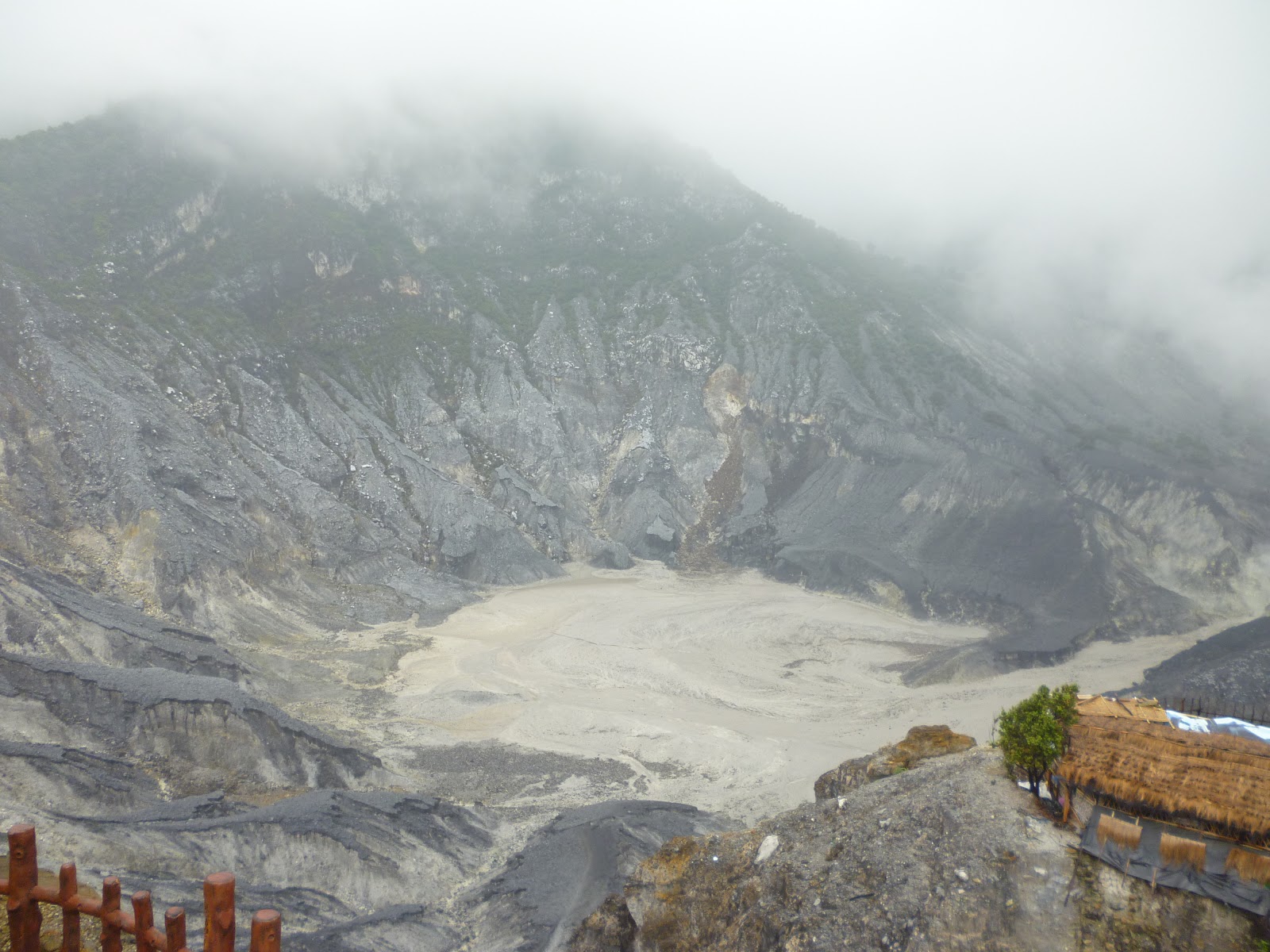 Download this Kawah Gunung Tangkuban Perahu picture