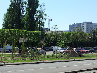 le square Jean-Baptiste Daviais vu de la place du commerce à Nantes
