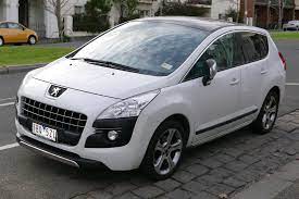 Le SUV Peugeot 3008 est disponible sur les annonces en ligne © image libre de droits Google