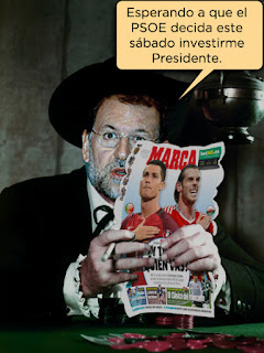 Rajoy espera fumando y leyendo El Marca