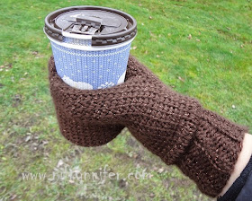 Free Crochet Pattern ~Beverage Mitt http://www.niftynnifer.com/2014/12/free-crochet-pattern-beverage-cozy-mitt.html #BeerMitt #CoffeeCosy #CrochetPattern