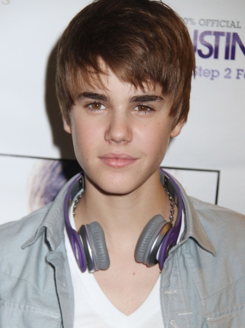 justin bieber door. Justin Bieber 2011 Photo