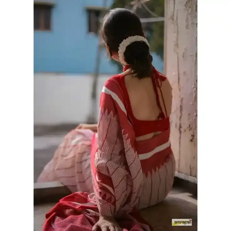 মেয়েদের শাড়ি পরা পিকচার