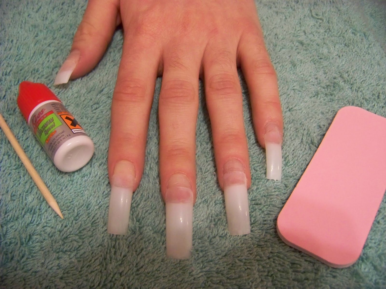 of the tip meets your natural nail. Make sure to glue the nails on well!