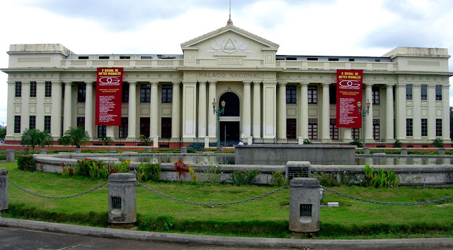 La biblioteca se encuentra en el Palacio Nacional de la Cultura