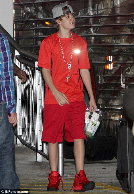 Selena on a date with RED Justin Bieber