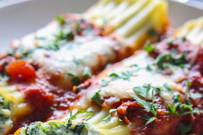   Spinach and Three Cheese Manicotti