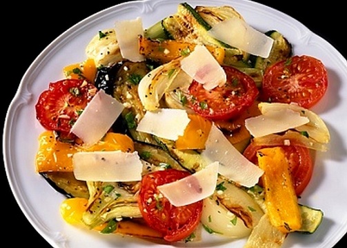 Antipasto de italiano con berenjenas