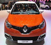 Renault Captur's smooth, fluid, balanced forms . (renault captur front )