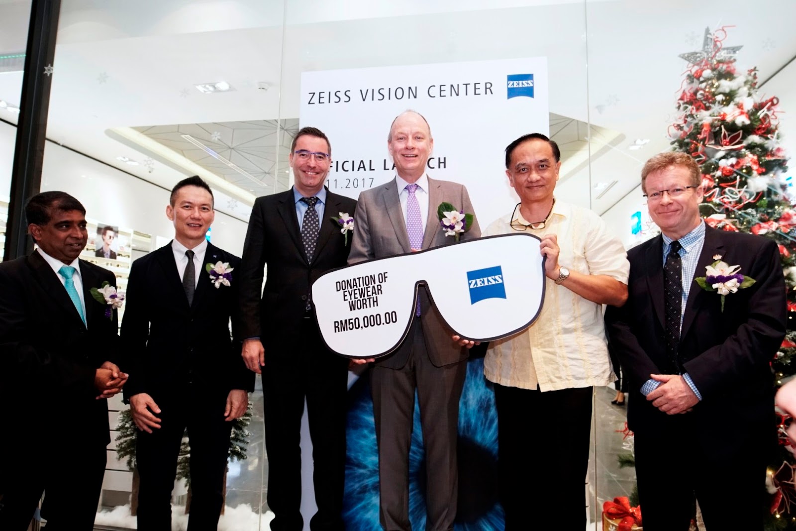 A Malaysian Man: Carl Zeiss Vision Officially Opens The 