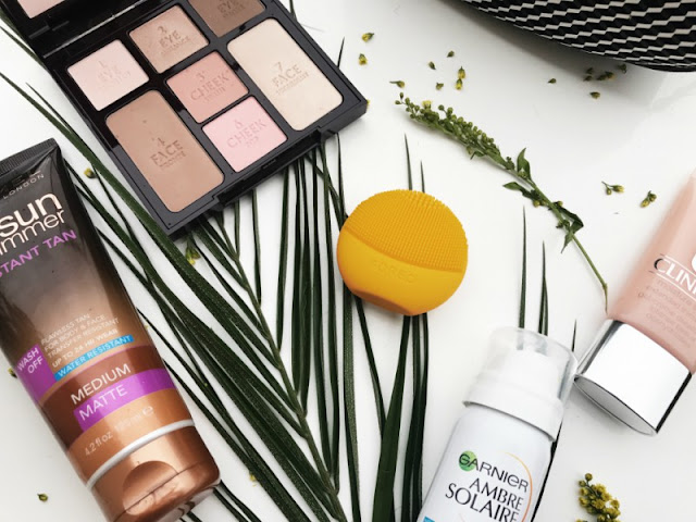 Minimal Beauty and Make-Up Travel Essentials