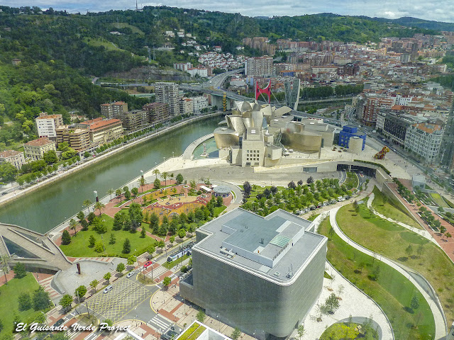 Museo Guggenheim y Biblioteca Deusto desde Torre Iberdrola por El Guisante Verde Project