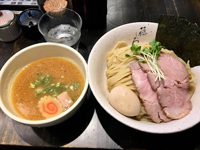 三軒茶屋にある藤しろの特製つけ麺（大盛り）